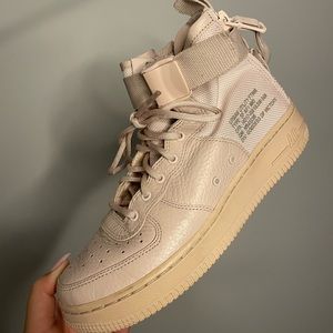 Nike SF Air Force 1 Mid (Silt Red)